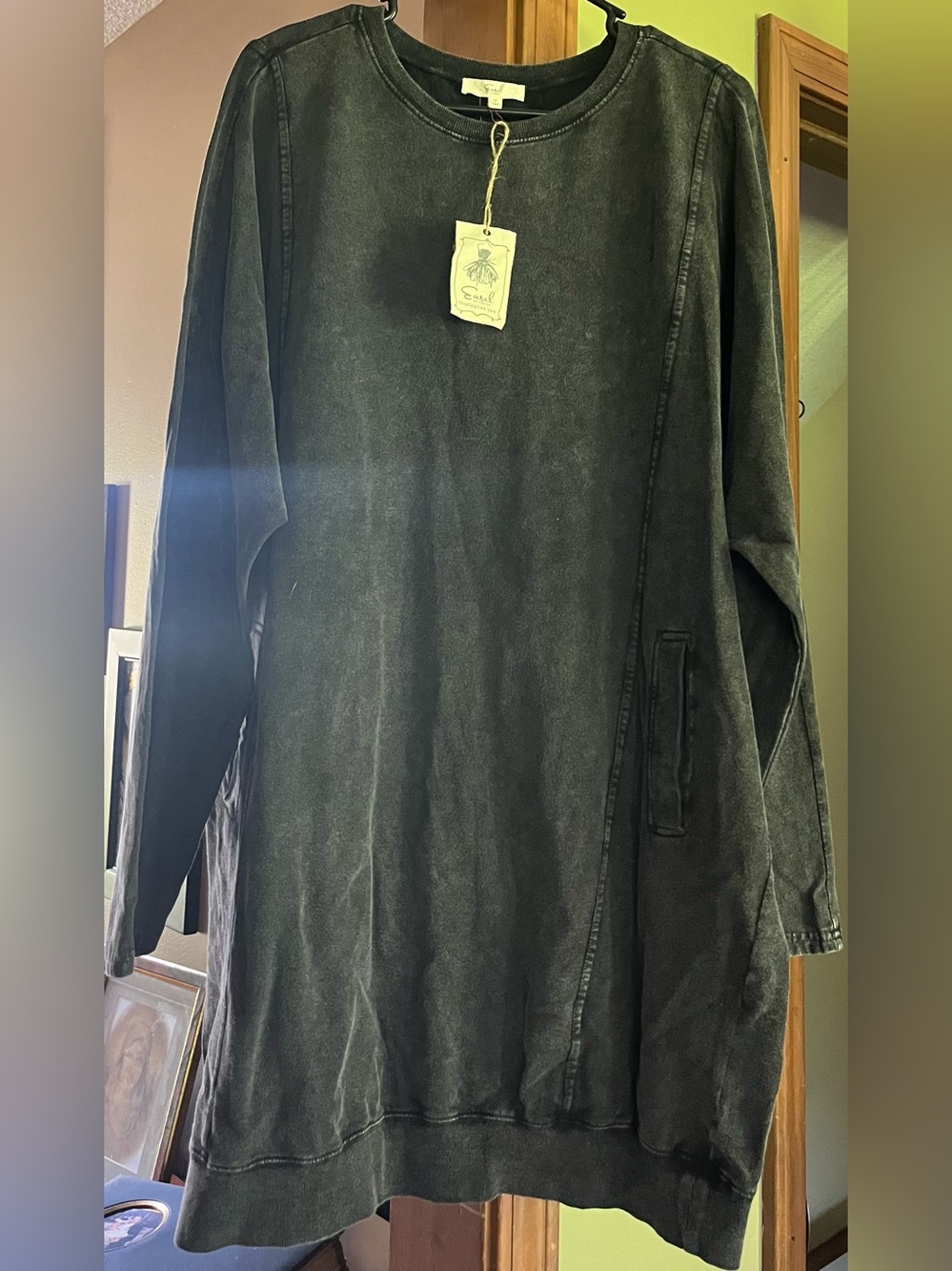 Women’s Medium Washed Charcoal Dress Sweatshirt wear after Yoga workout Easel